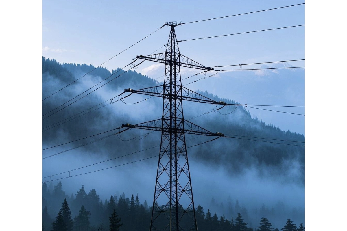 Jaké jsou vlastnosti kovové elektrické výkonové věže?