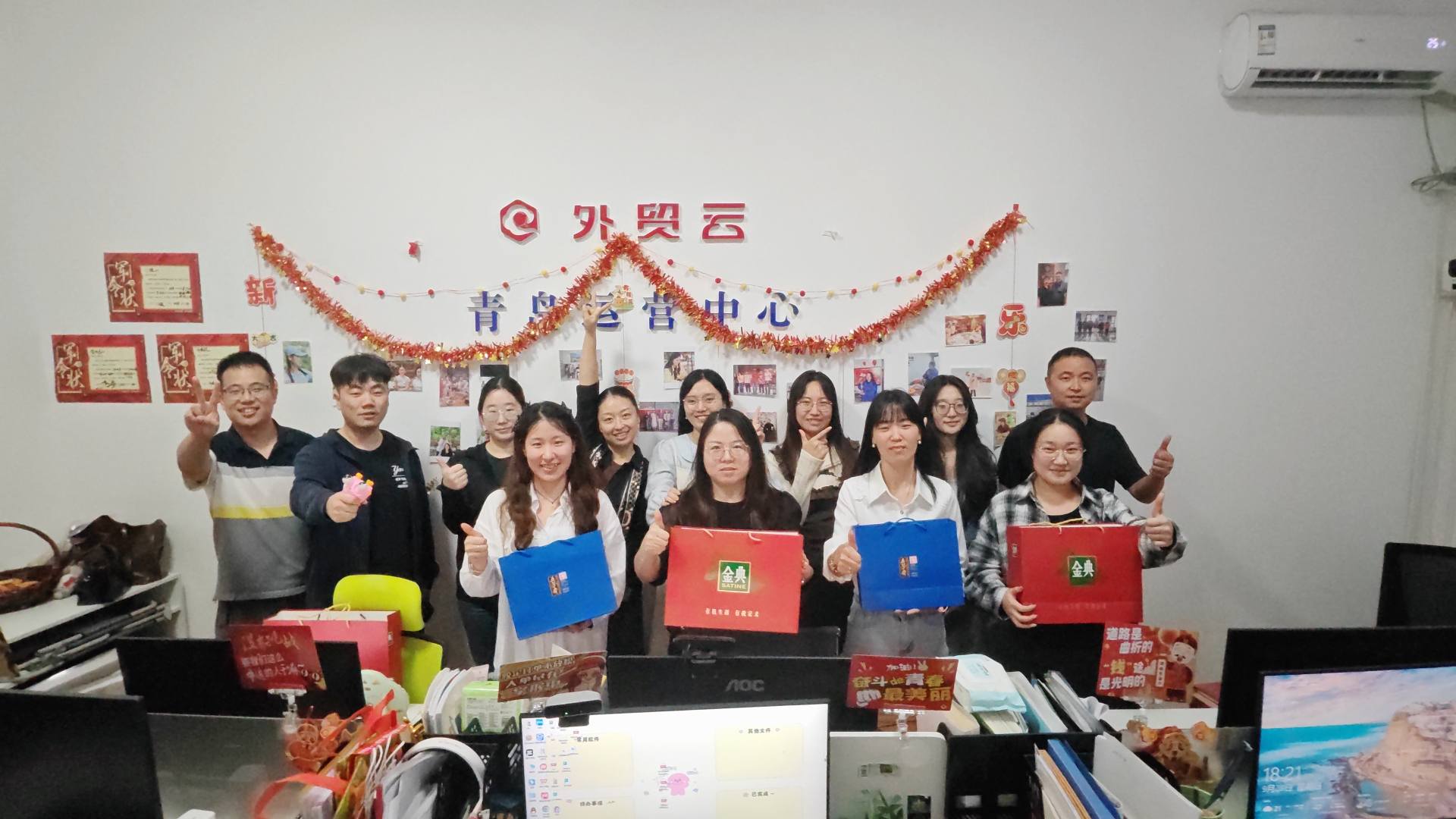 Maotong slaví národní den a festival poloviny podzimu