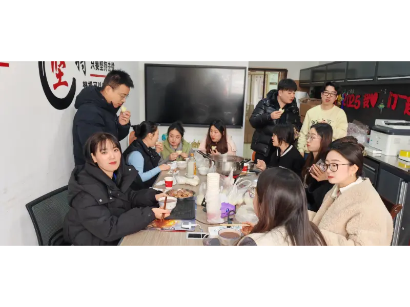 Tradiční Laba Customs Alive at Maotong